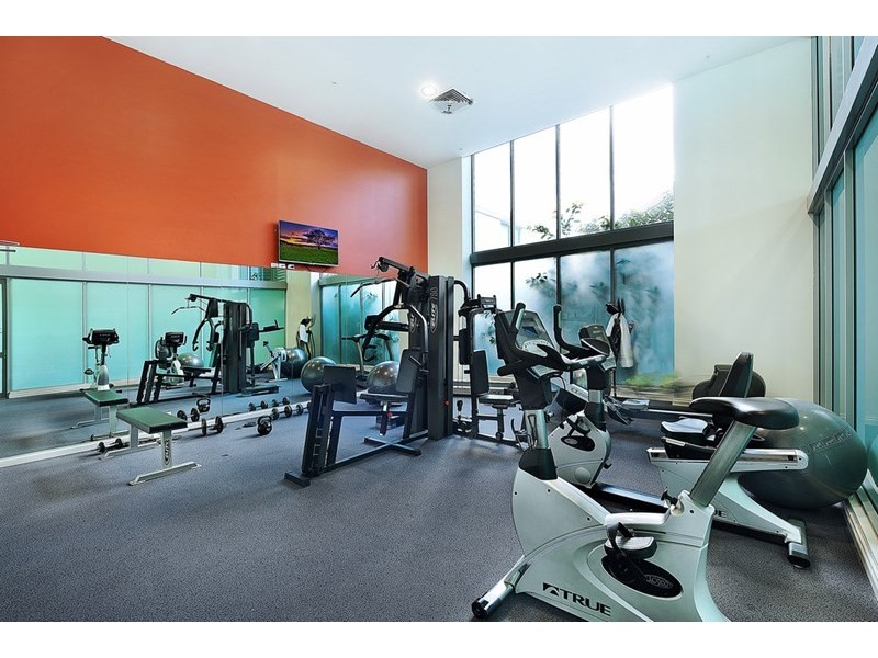 1 Como Crescent, Southport QLD 4215