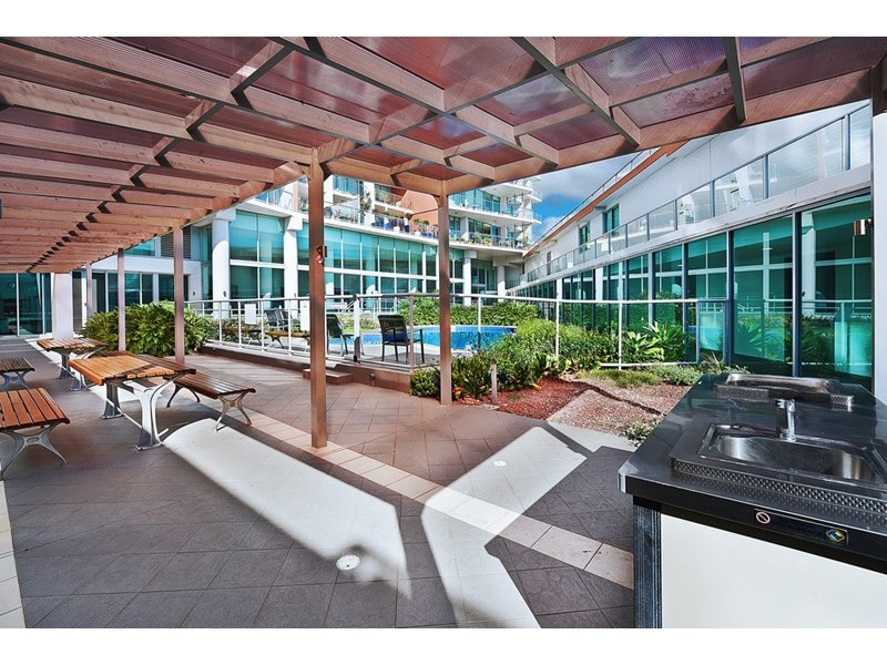 1 Como Crescent, Southport QLD 4215