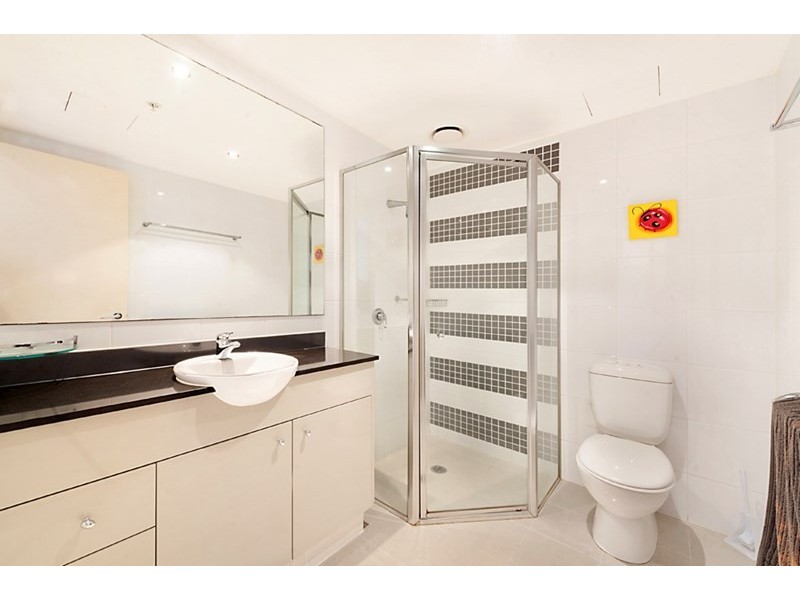 3 Como Crescent, Southport QLD 4215