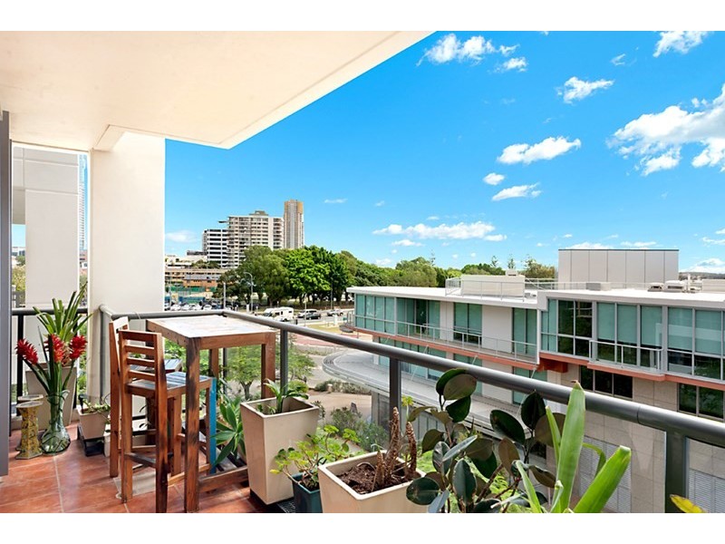 3 Como Crescent, Southport QLD 4215