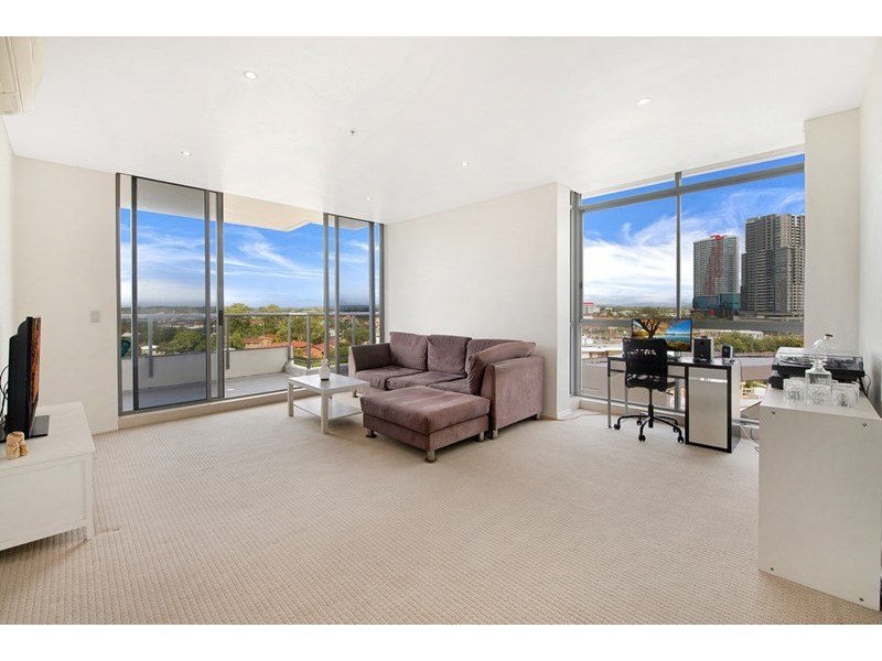 3 Como Crescent, Southport QLD 4215