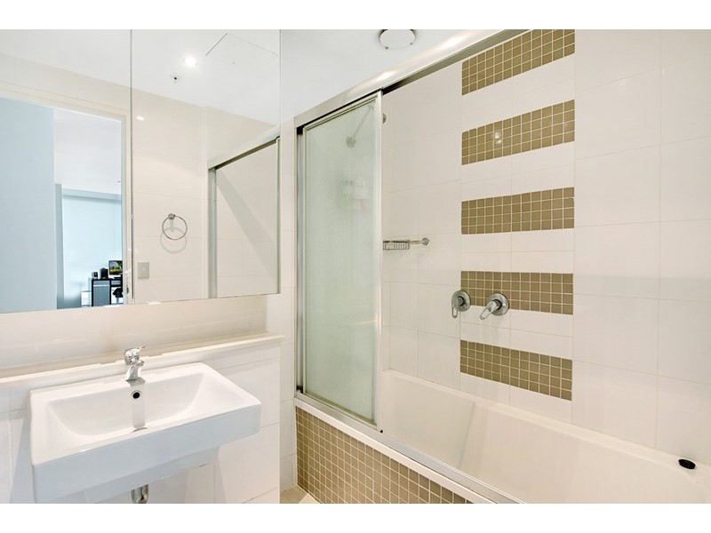 3 Como Crescent, Southport QLD 4215