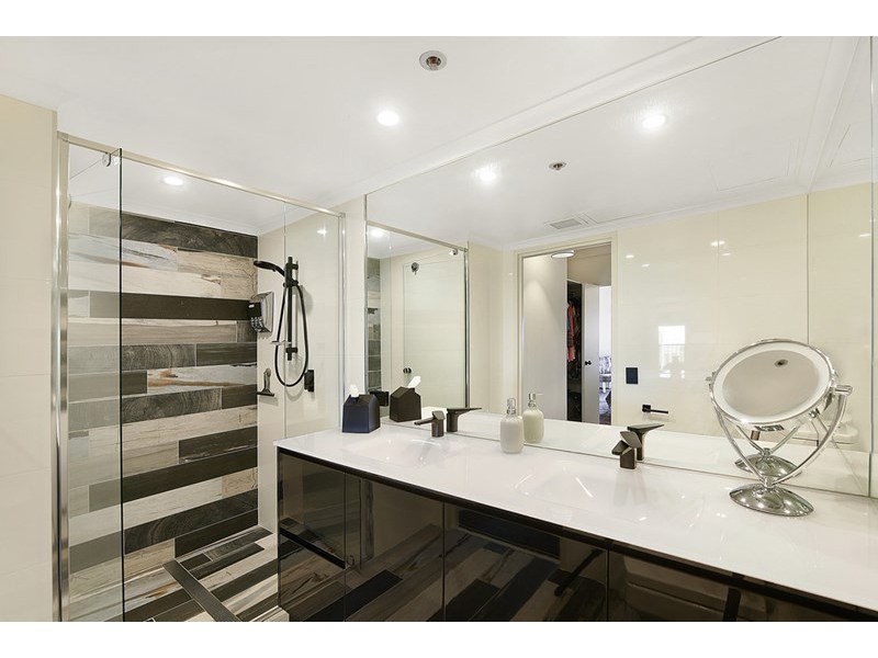 2 Admiralty Drive, Surfers Paradise QLD 4217