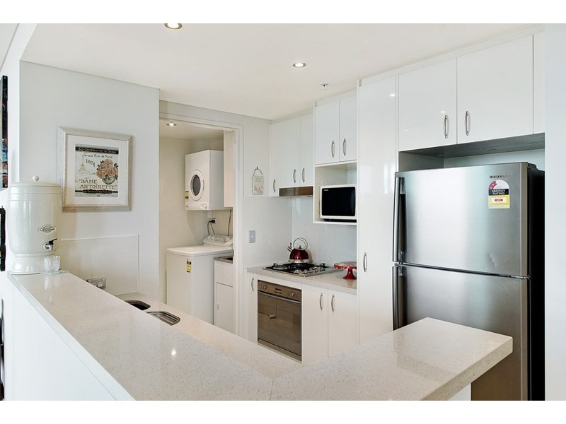 1 Como Crescent, Southport QLD 4215