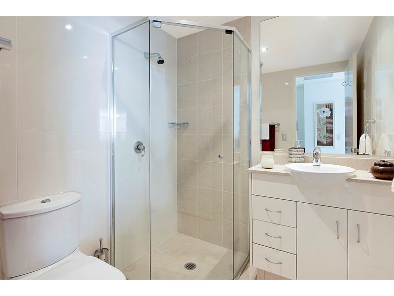 1 Como Crescent, Southport QLD 4215