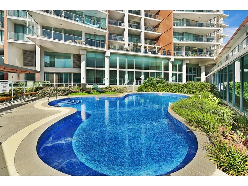 1 Como Crescent, Southport QLD 4215