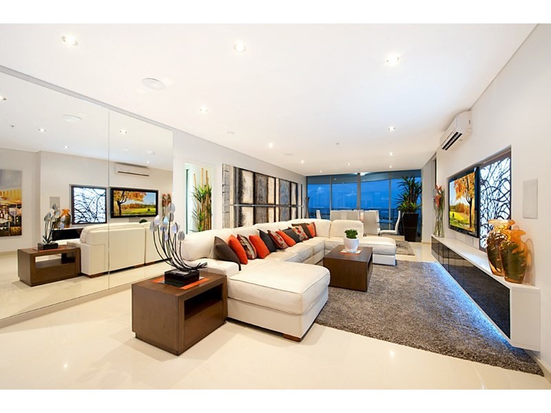 4 Como Crescent, Southport QLD 4215