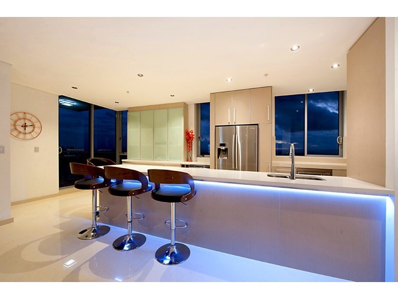 4 Como Crescent, Southport QLD 4215