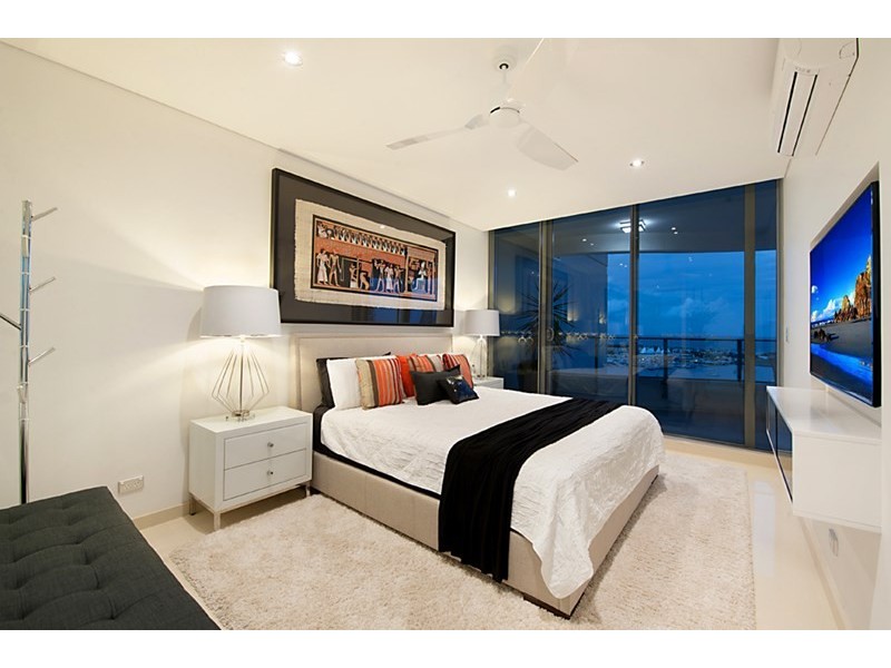 4 Como Crescent, Southport QLD 4215