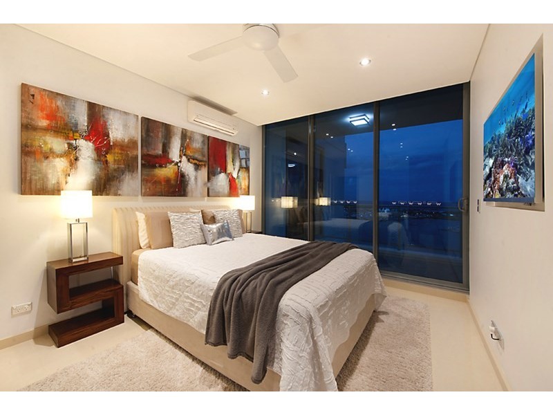 4 Como Crescent, Southport QLD 4215