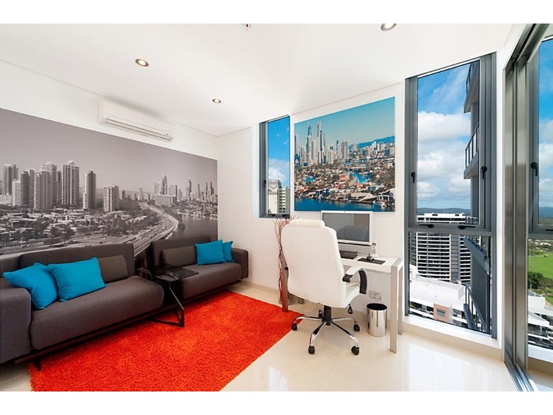 4 Como Crescent, Southport QLD 4215