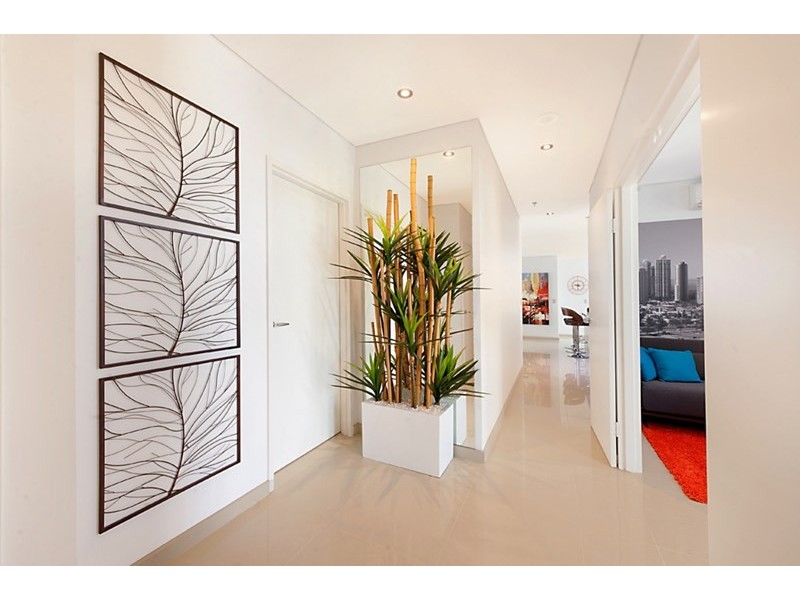 4 Como Crescent, Southport QLD 4215