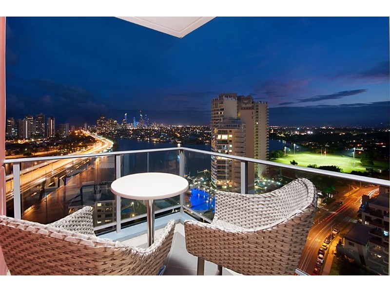 4 Como Crescent, Southport QLD 4215