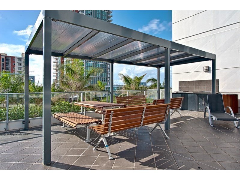 4 Como Crescent, Southport QLD 4215