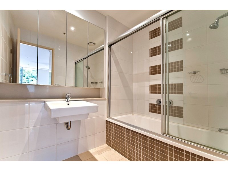 3 Como Crescent, Southport QLD 4215