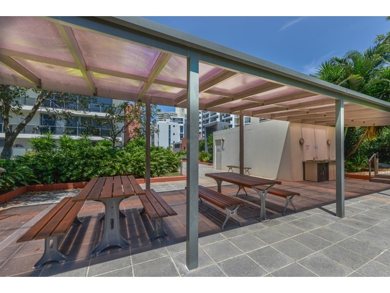 3 Como Crescent, Southport QLD 4215