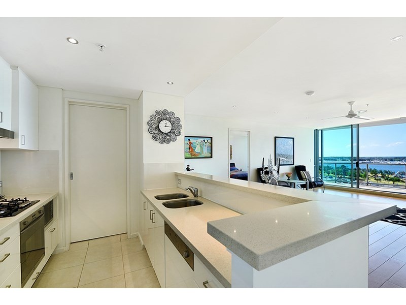 1 Como Crescent, Southport QLD 4215