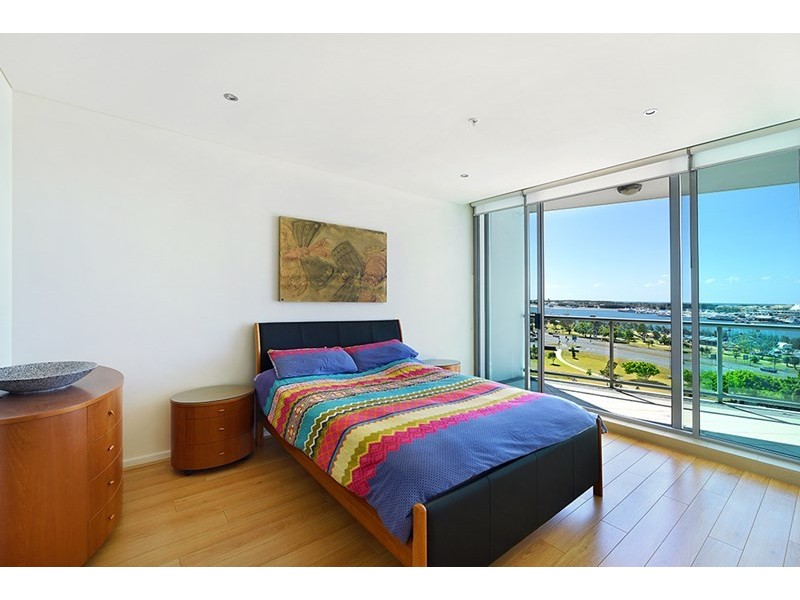 1 Como Crescent, Southport QLD 4215