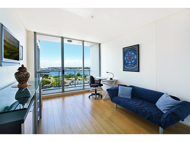 1 Como Crescent, Southport QLD 4215