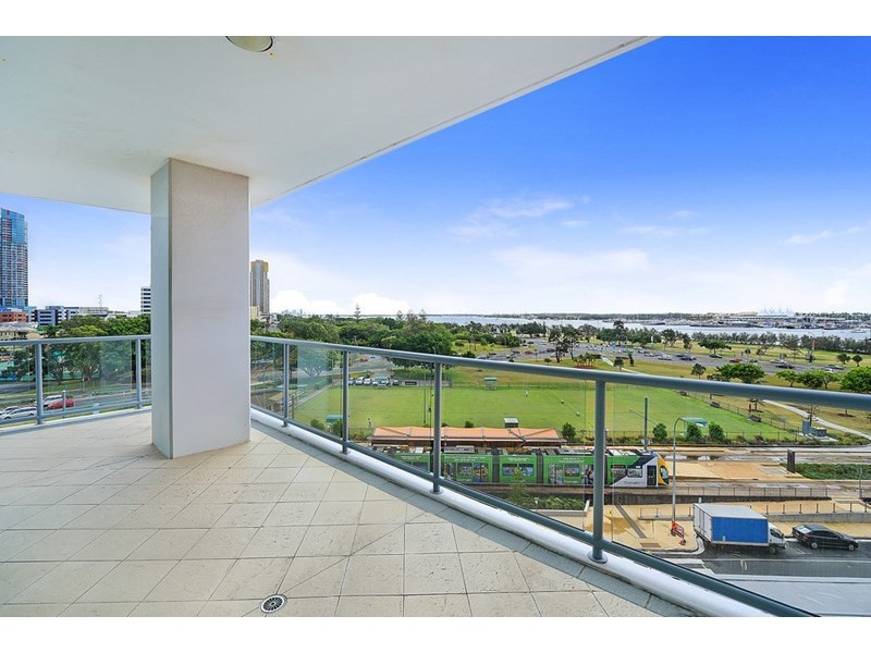 1 Como Crescent, Southport QLD 4215