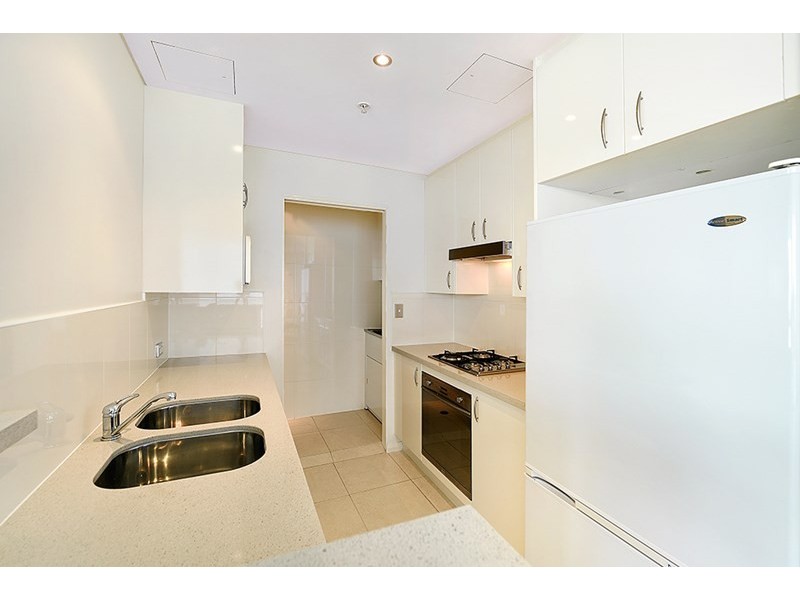 1 Como Crescent, Southport QLD 4215