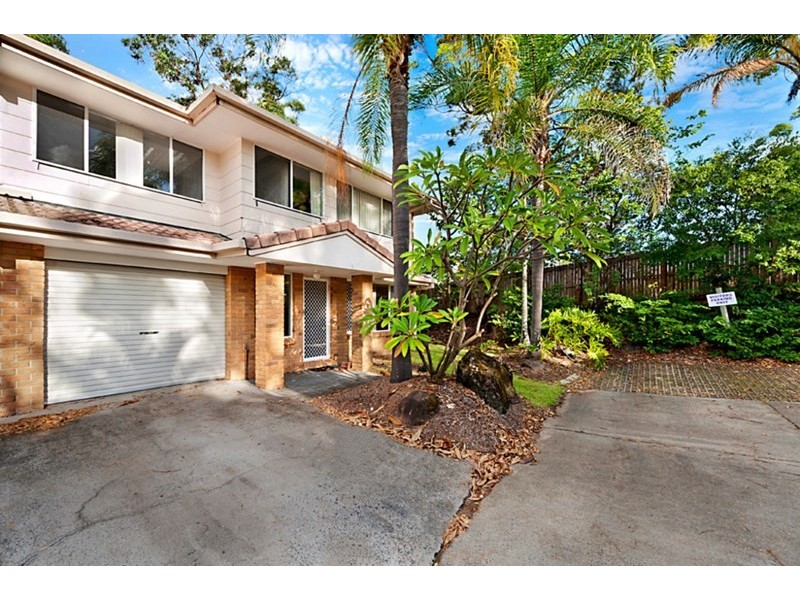 33 Edmund Rice Drive, Southport QLD 4215