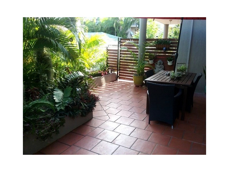 7 Illawong Street, Chevron Island QLD 4217