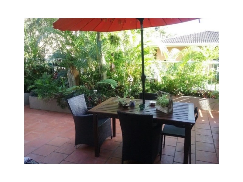 7 Illawong Street, Chevron Island QLD 4217