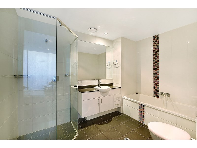 2 Aqua Street, Southport QLD 4215