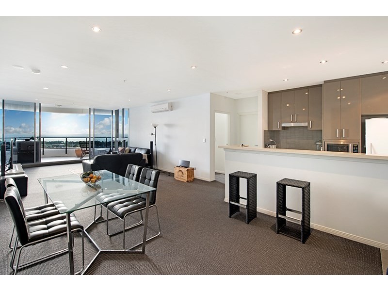 4 Como Crescent, Southport QLD 4215