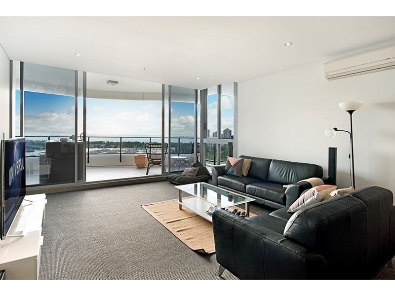 4 Como Crescent, Southport QLD 4215