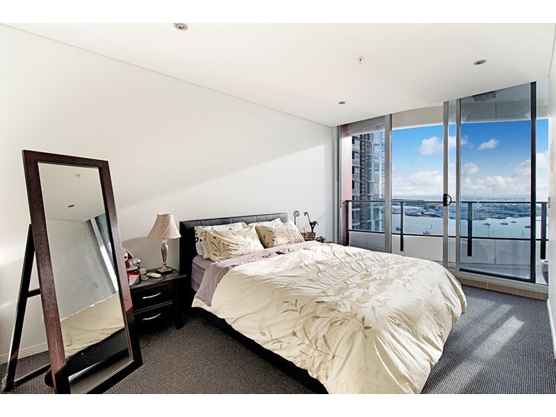 4 Como Crescent, Southport QLD 4215