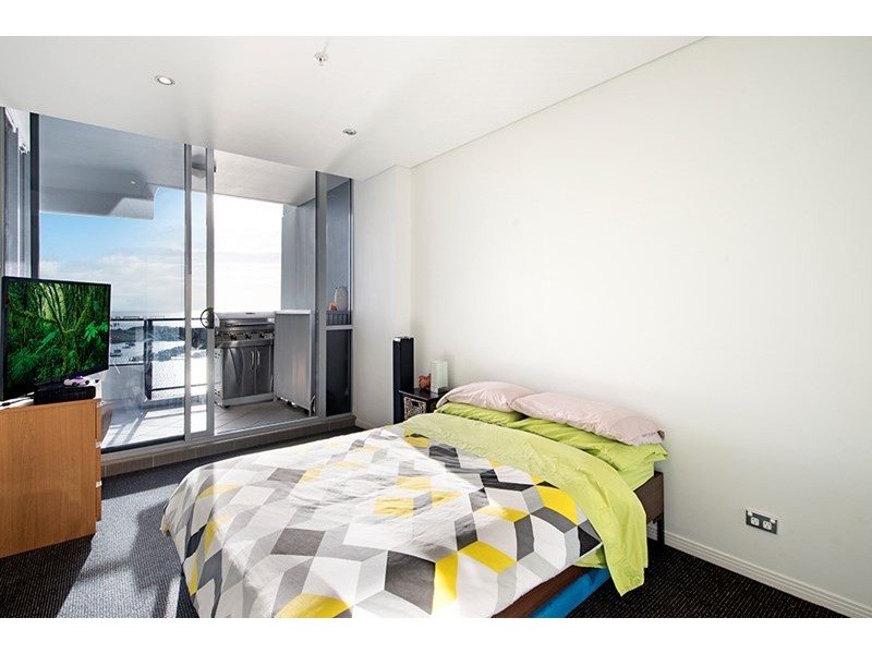 4 Como Crescent, Southport QLD 4215