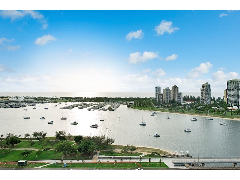 4 Como Crescent, Southport QLD 4215