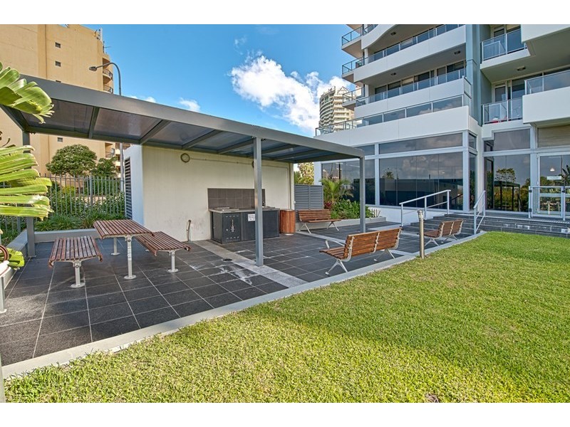 4 Como Crescent, Southport QLD 4215