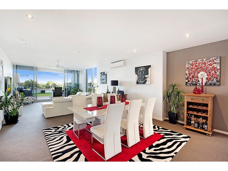 503/4 Como Crescent, Southport QLD 4215