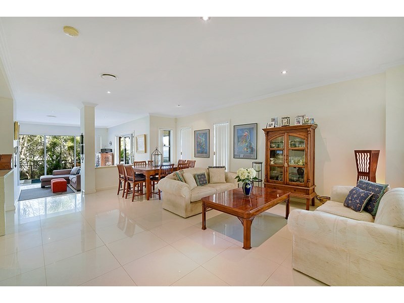 6020B Vista Drive, Benowa QLD 4217