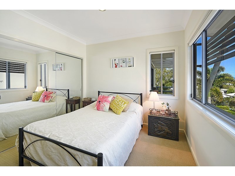 6020B Vista Drive, Benowa QLD 4217