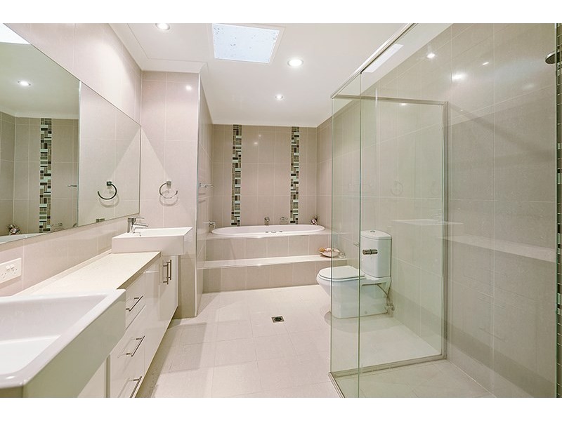 6020B Vista Drive, Benowa QLD 4217