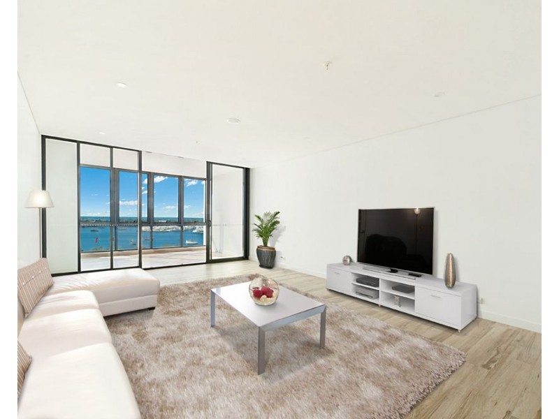 2 Como Crescent, Southport QLD 4215