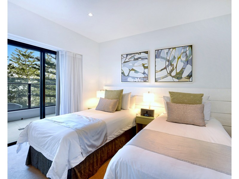 701/4 The Esplanade, Surfers Paradise QLD 4217