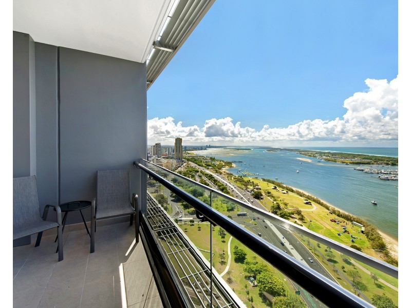 2 Como Crescent, Southport QLD 4215