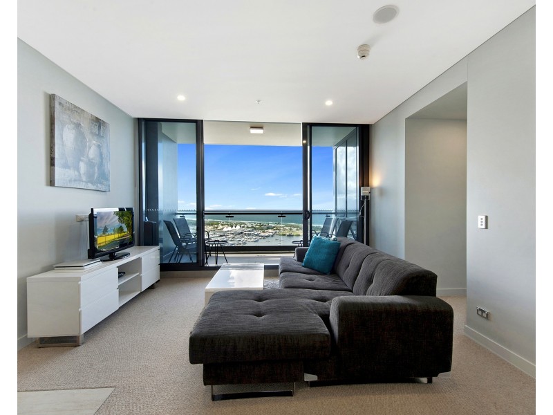 2 Como Crescent, Southport QLD 4215