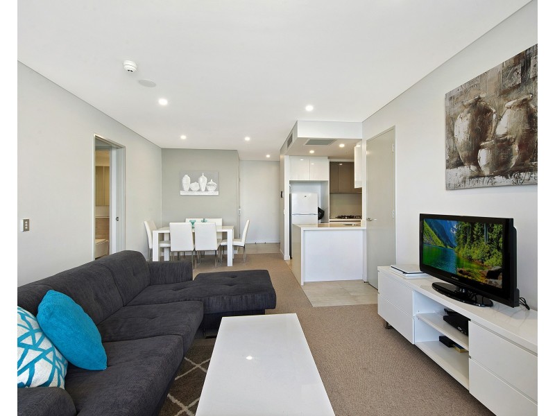 2 Como Crescent, Southport QLD 4215