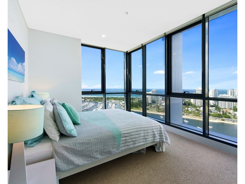 2 Como Crescent, Southport QLD 4215