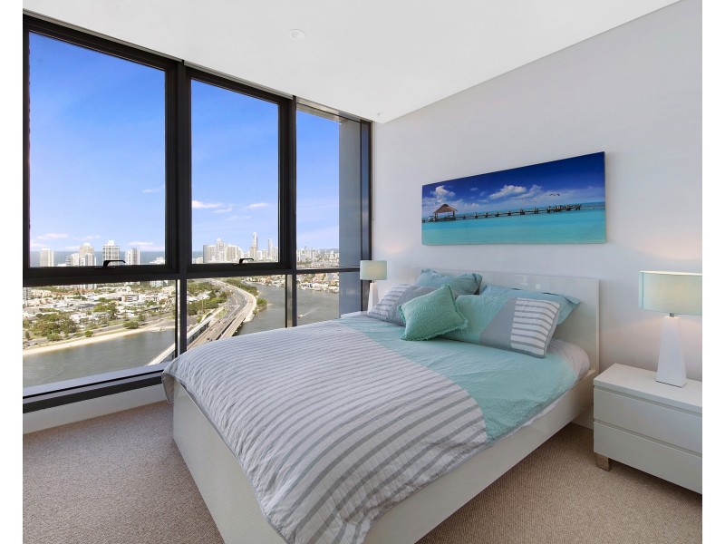 2 Como Crescent, Southport QLD 4215