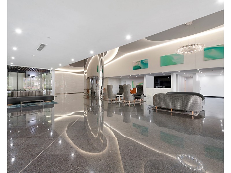 2 Como Crescent, Southport QLD 4215