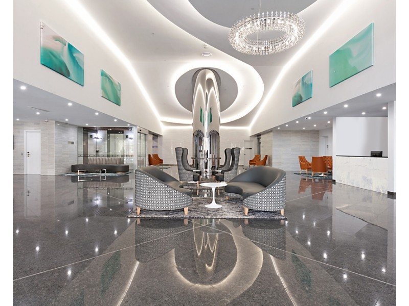 2 Como Crescent, Southport QLD 4215