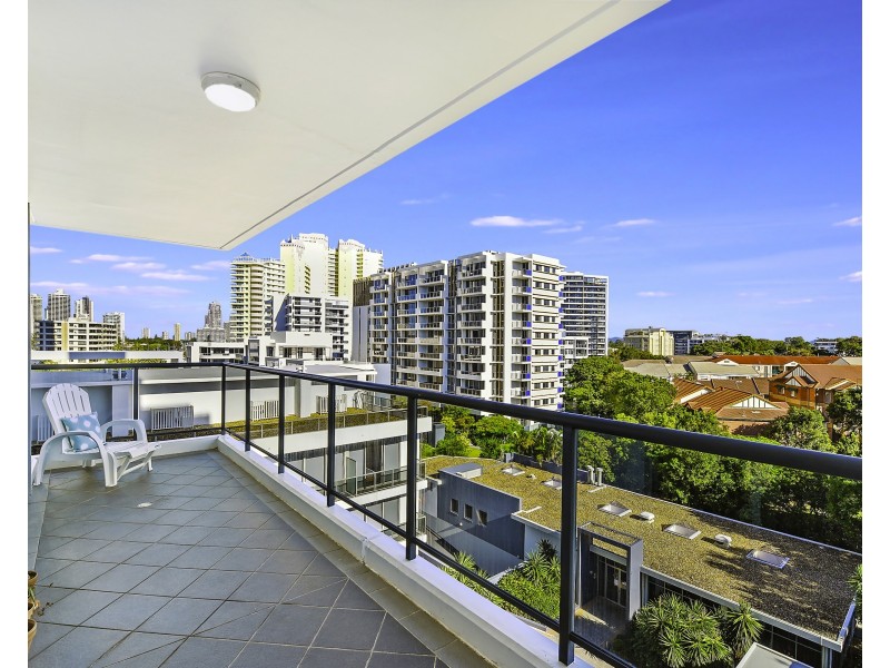 3 Como Crescent, Southport QLD 4215