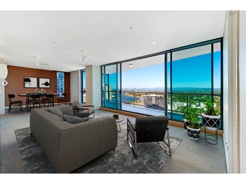 1 Como Crescent, Southport QLD 4215